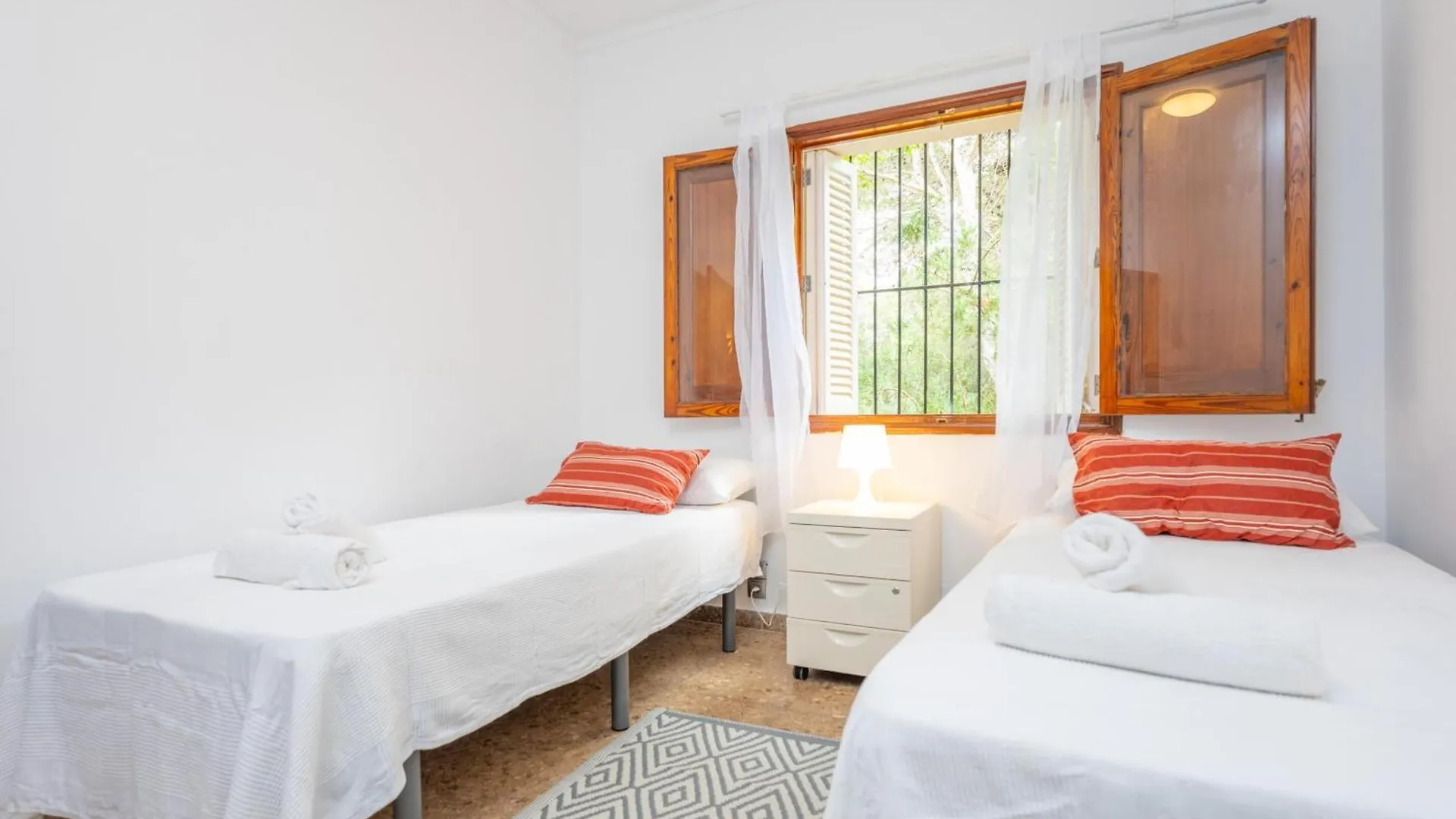 Chalet Can Quiros - Beautiful House With Free Wifi Just A Few Steps From The Coast Of Can Picafort Can Picafort  Spain